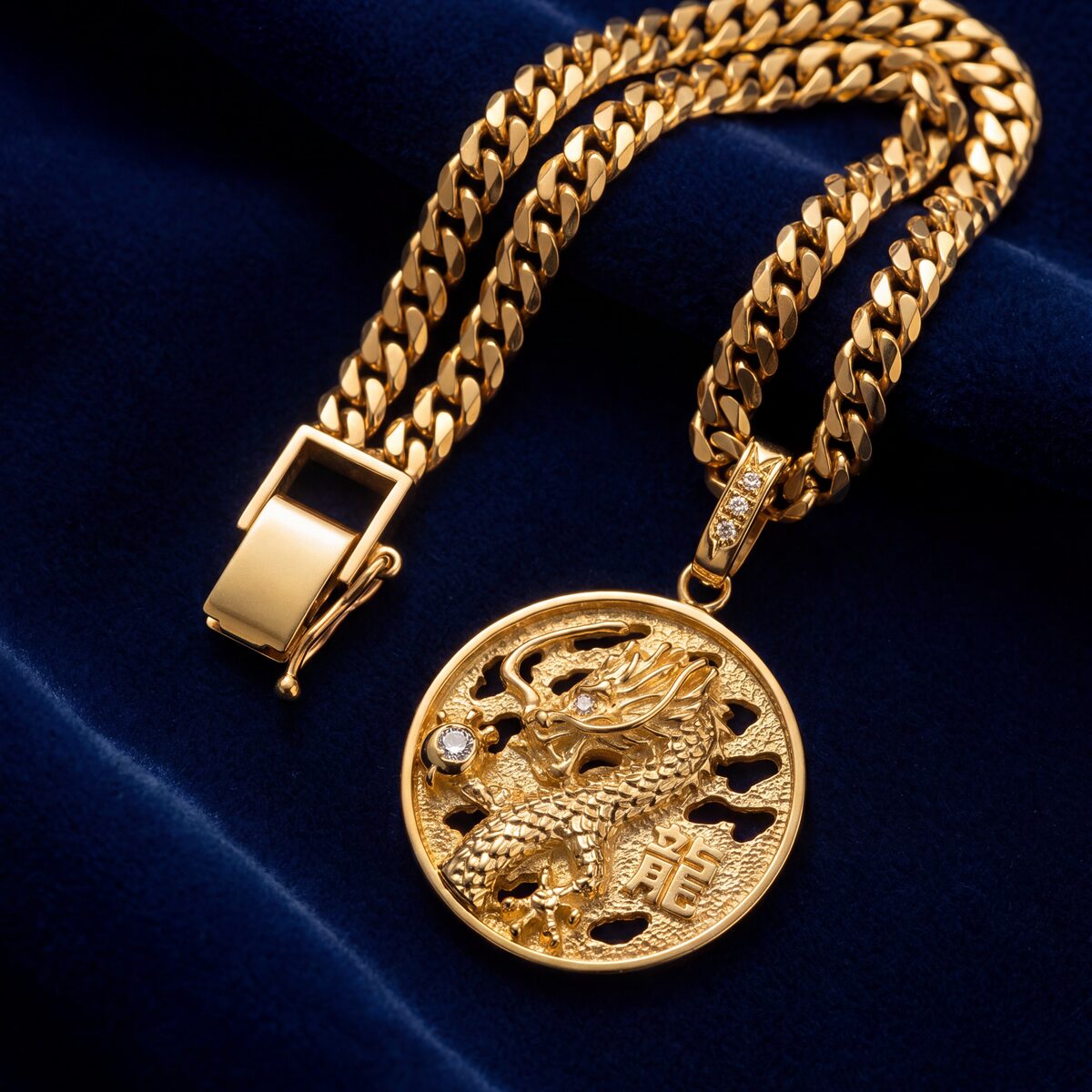Circular Dragon Diamond Pendant Curb Chain — photograph 4