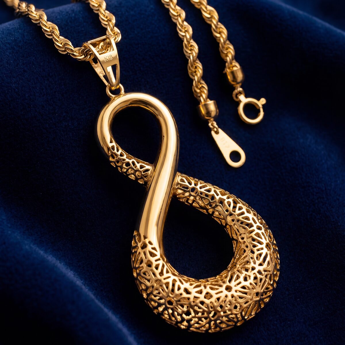 Gold Infinity Pendant Rope Chain — photograph 2