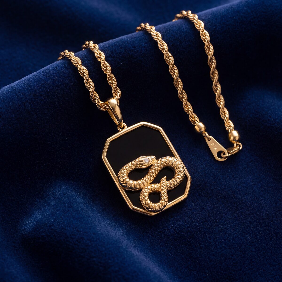 Onyx Snake Diamond Pendant Curb Chain — photograph 3
