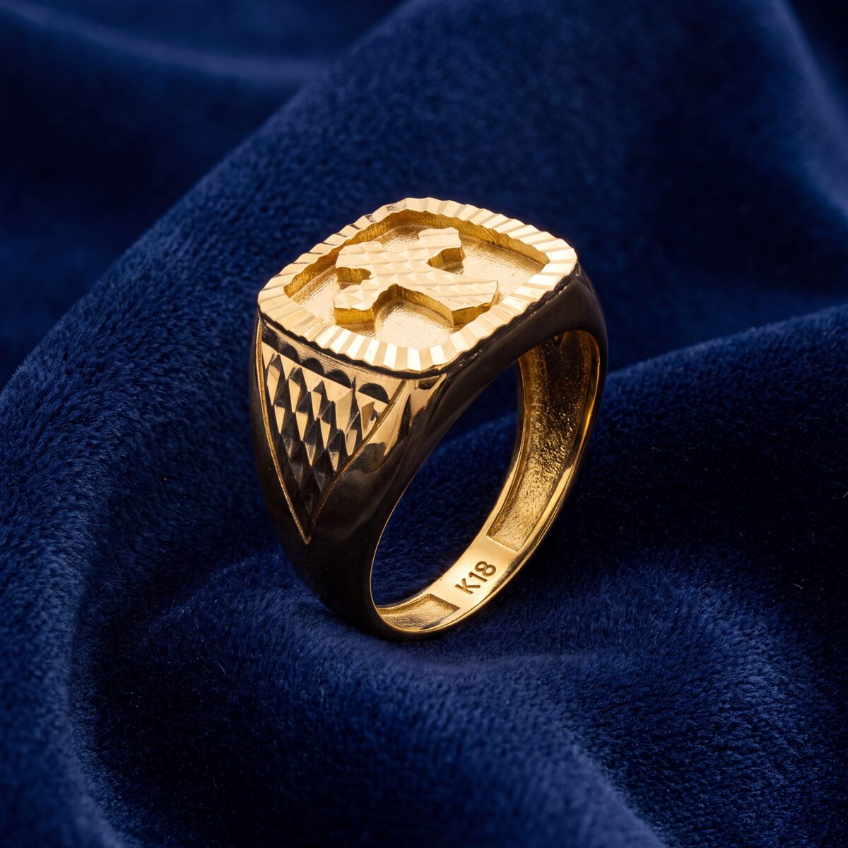 Cross Silhouette Signet Dress Ring — photograph 2