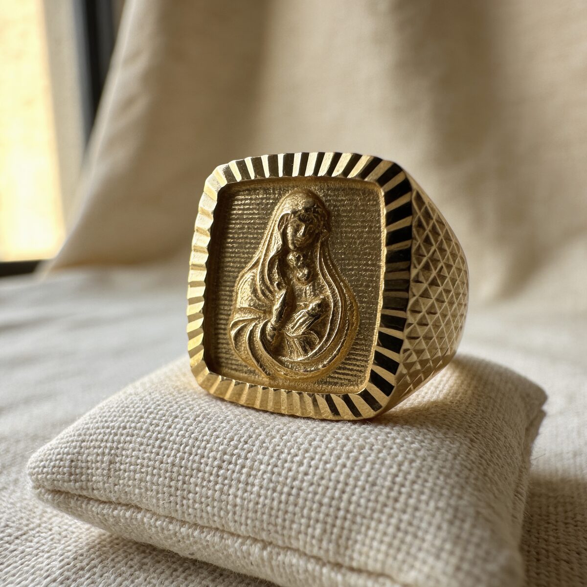 Mary Silhouette Signet Ring — photograph 1
