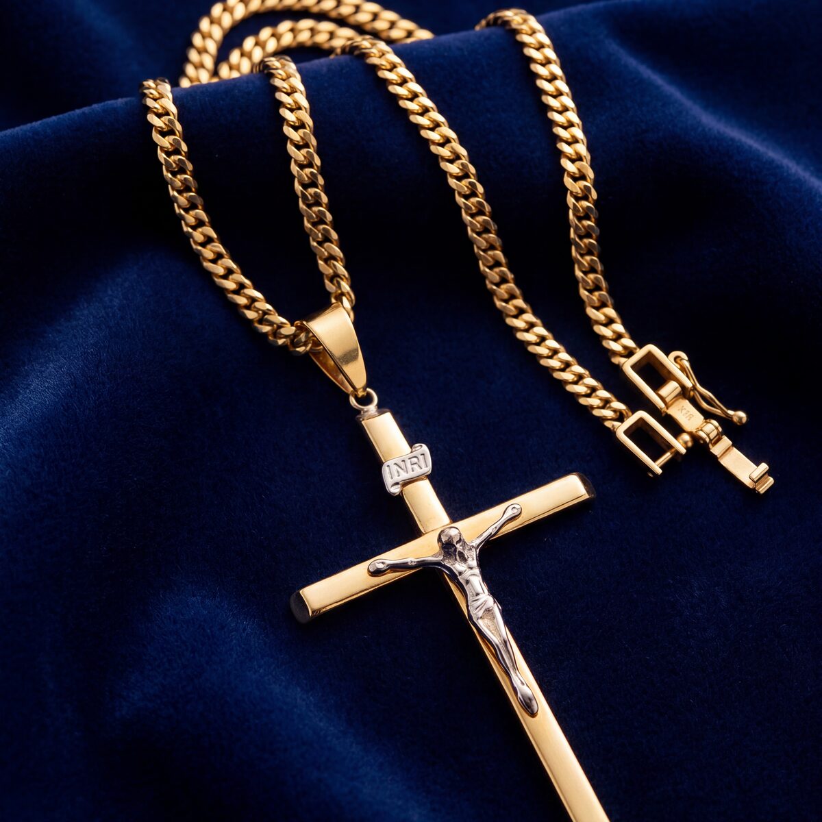 Crucifix link chain — photograph 2