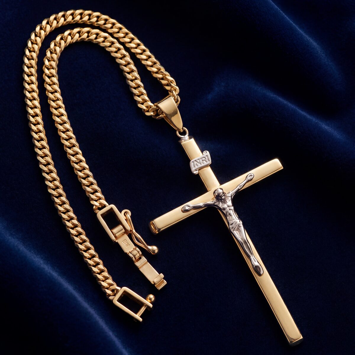 Crucifix link chain — photograph 4